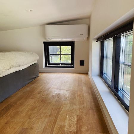 Guesthouse, Not Even A Minute Walk To The Ocean Kullavik Экстерьер фото