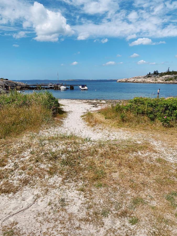 Guesthouse, Not Even A Minute Walk To The Ocean Kullavik Экстерьер фото